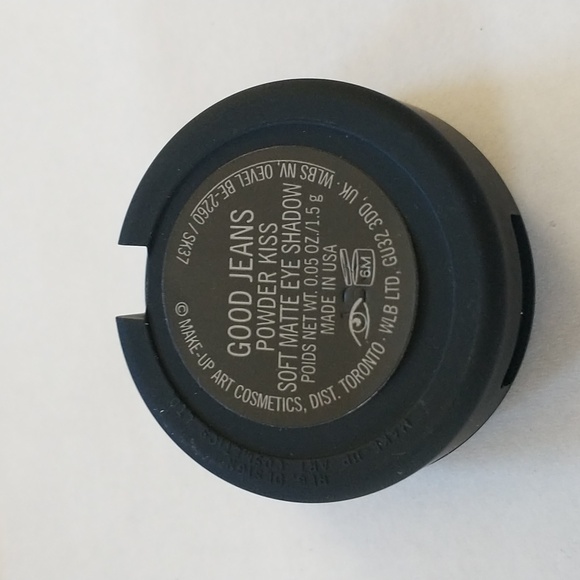 MAC Good Jeans Powder Kiss Soft Matte Eyeshadow - Picture 5 of 7